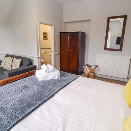 1 Park Road Holiday home